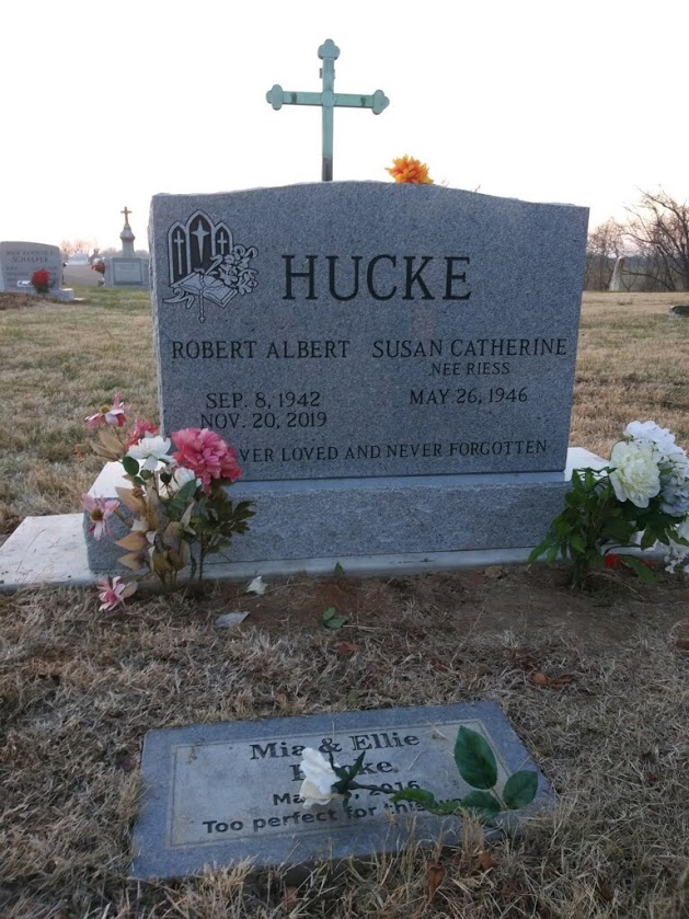 Grave of Robert Hucke (1942-2019)